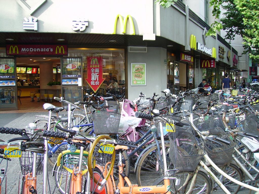 Bikes at McDonalds, Hangzhou, Ханчоу