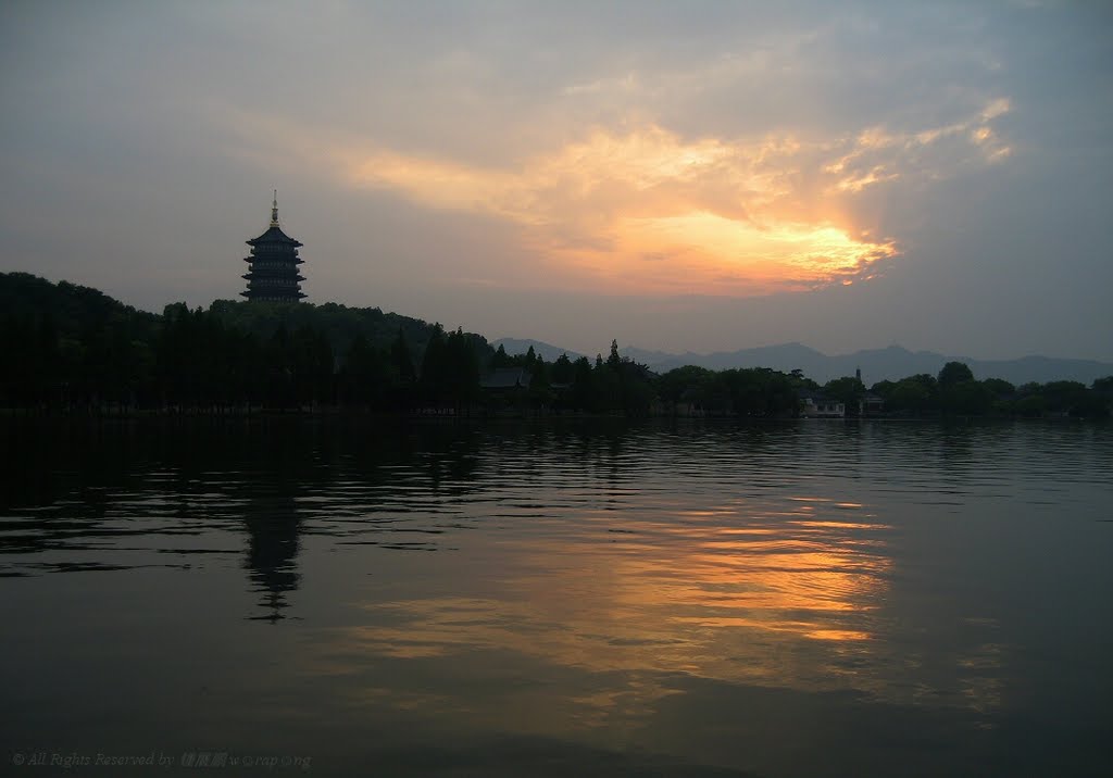 杭州雷峰塔夕陽 ☺ Sunset in Hangzhou (Second Upload) ☺ เจดีย์เหลย์เฟิง (ในนิยายกำลังภายในเรื่องเฟิงอวิ๋น), Ханчоу