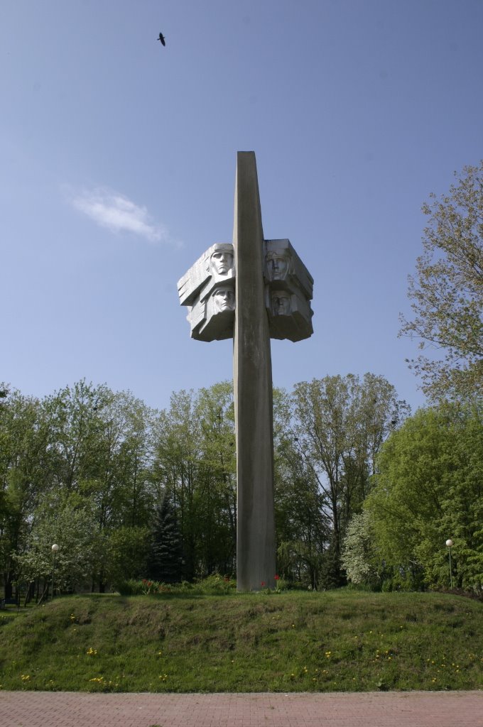 Памятник советским военнослужащим и партизанам, погибшим во Второую мировую войну/Monument to Soviet Soldiers and Partizans Perished at WWII, Белоозерск