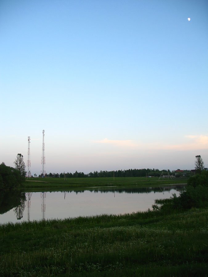 Biahomĺ lake, GSM towers & moon, Бегомль
