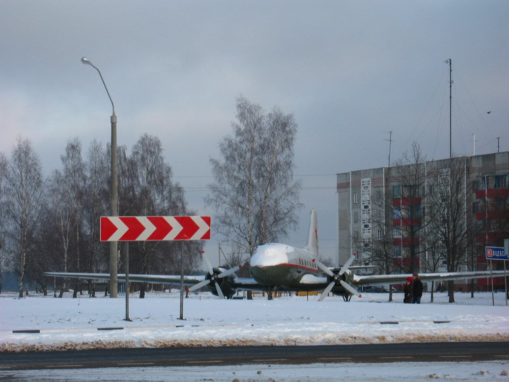 Biahomĺ IL-14 plane near the central crossroads, Бегомль