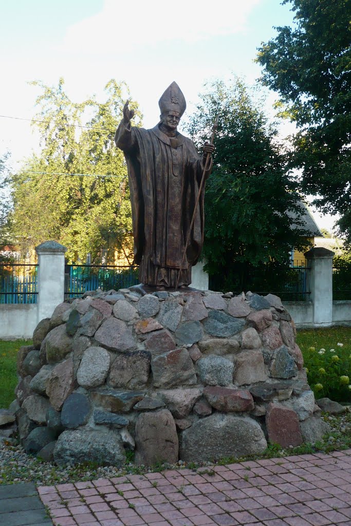 Statue Pope John Paul II / Lepel / Belarus, Лепель