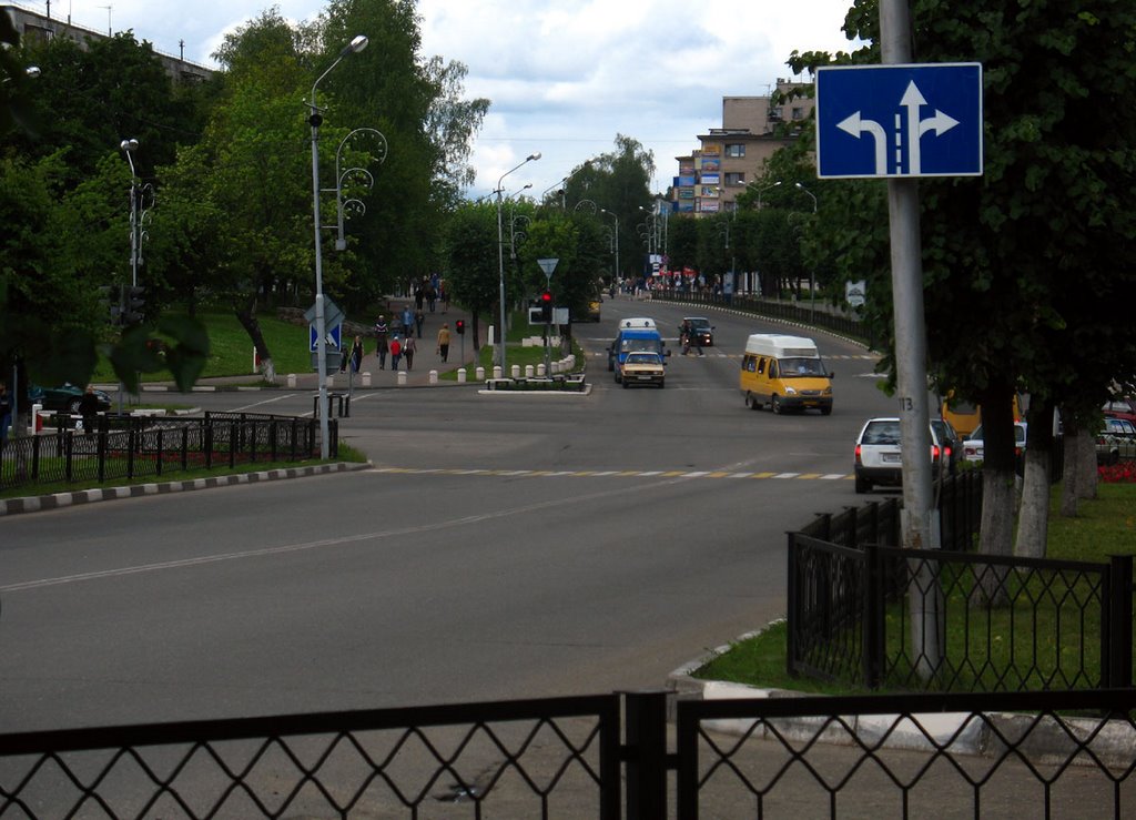Crossroad of Maladziožnaja & Kalinina streets in Navapolack, Новополоцк