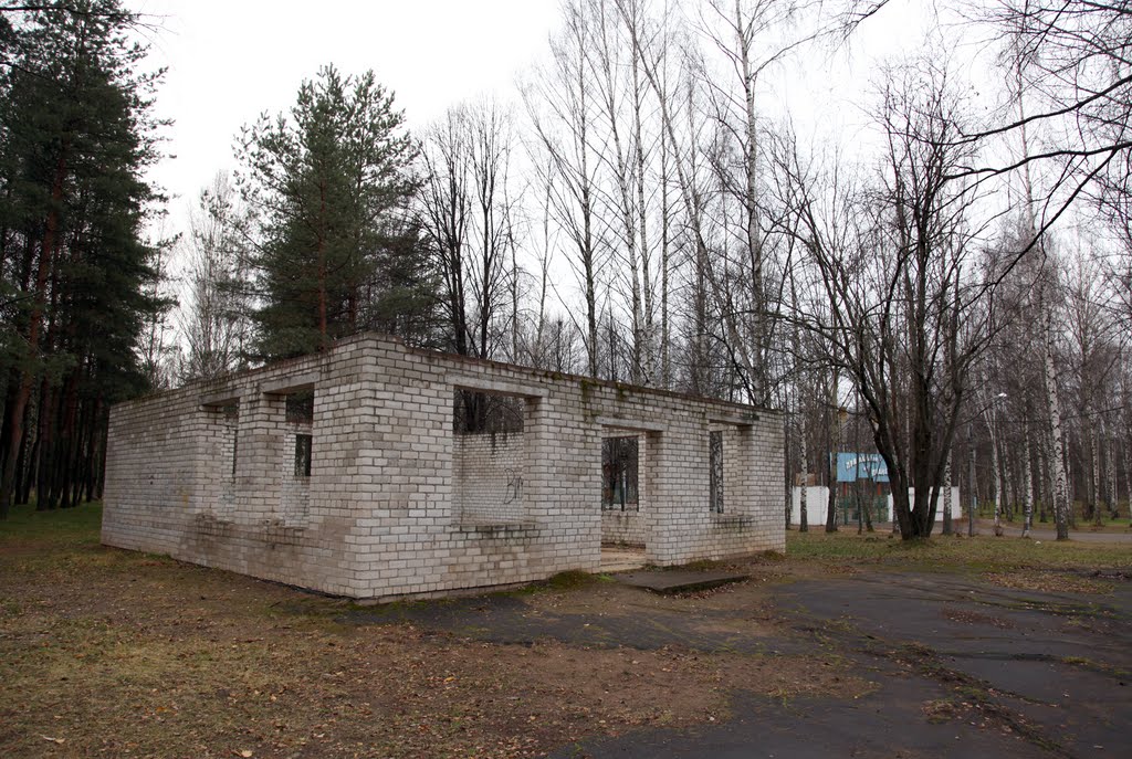 Разрушенный павильон в парке, Новополоцк