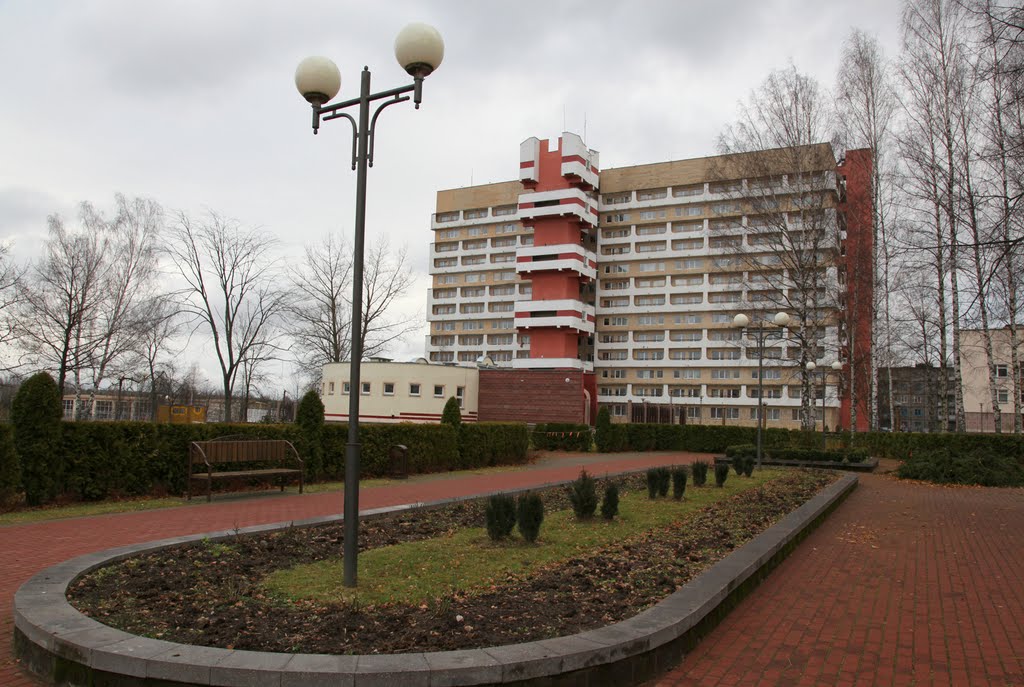 Вид из сквера на общежитие ПГУ, Новополоцк