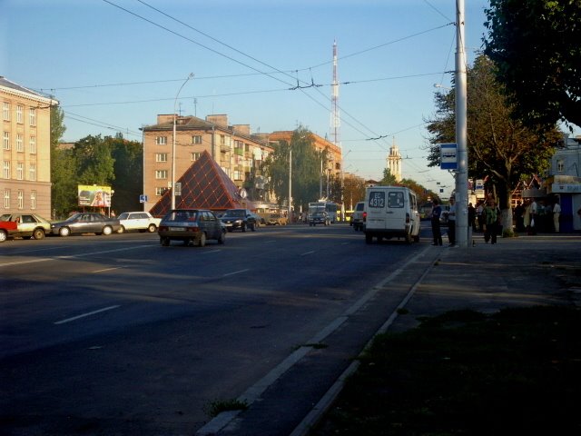 Sovetkaya St. and its Pyramids. _ Пирамиды рядом с универмагом., Белицк