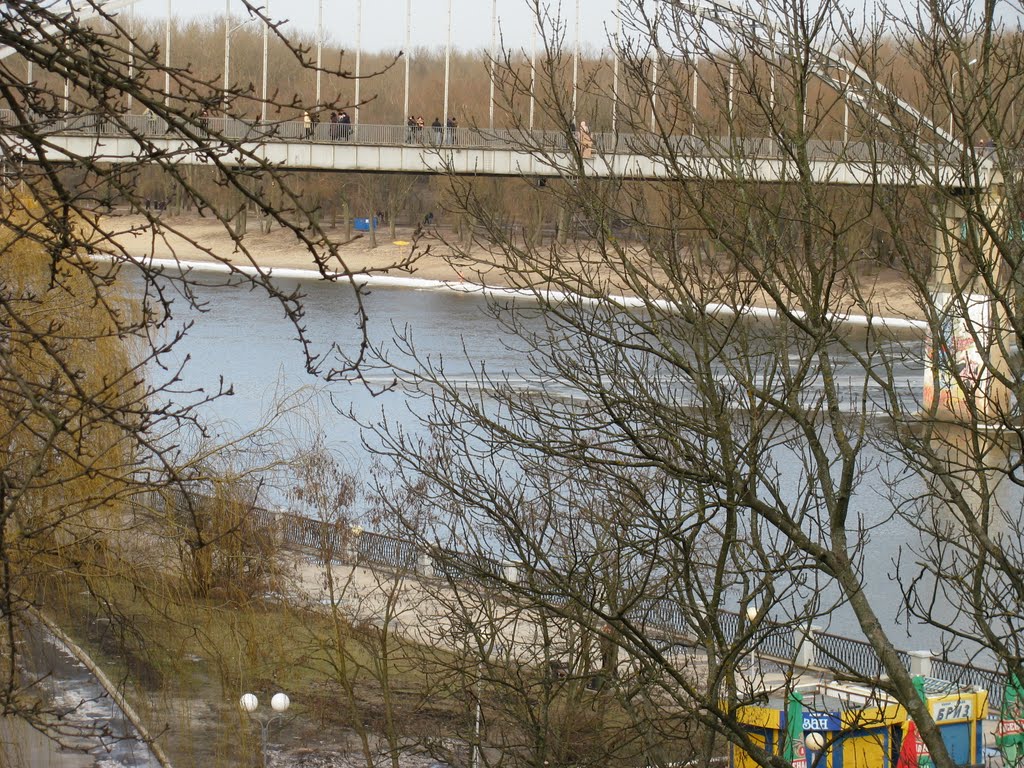 Гомель. Набережная реки Сож. Пешеходный мост через реку, Гомель