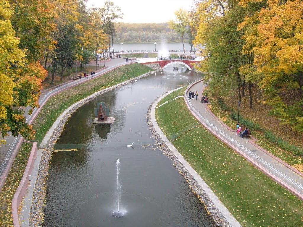 Вид на пруд с пешеходного моста, Гомель