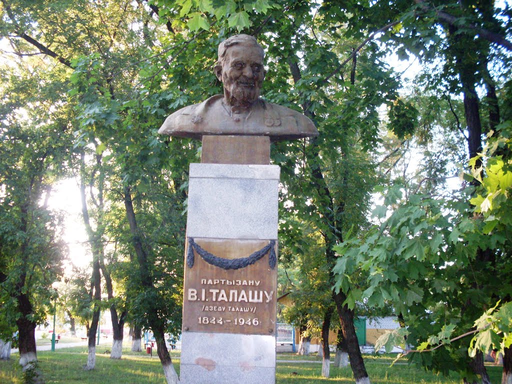 Памятник деду Талашу, Петриков