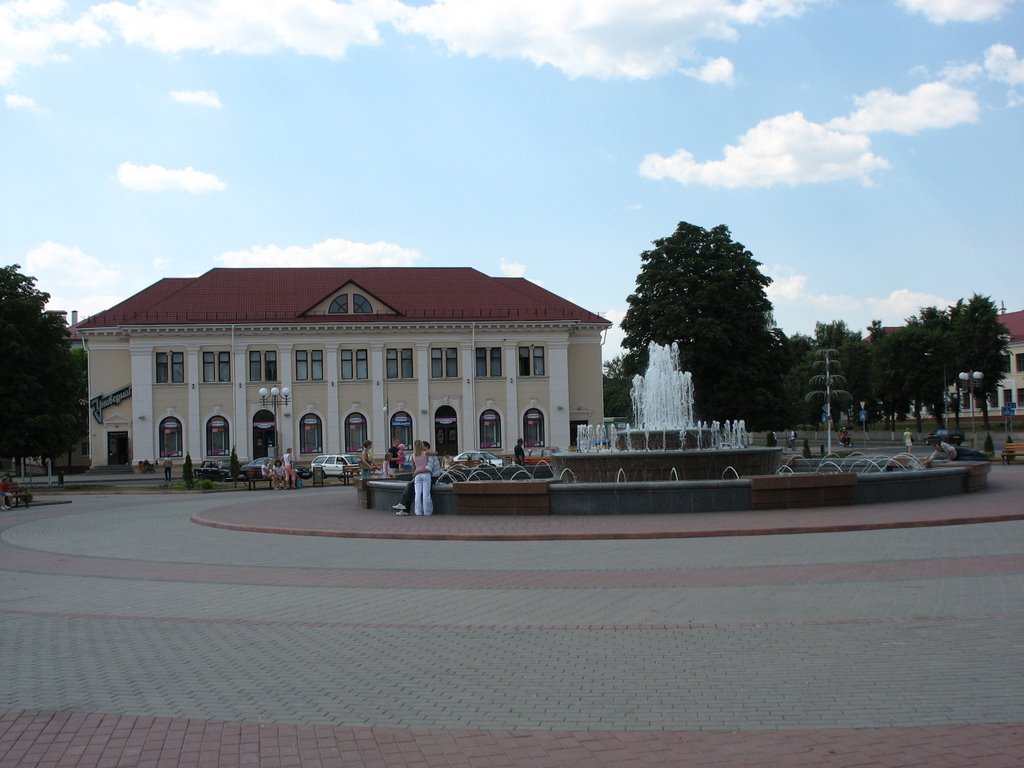 Плошча Леніна (універмаг), Волковыск