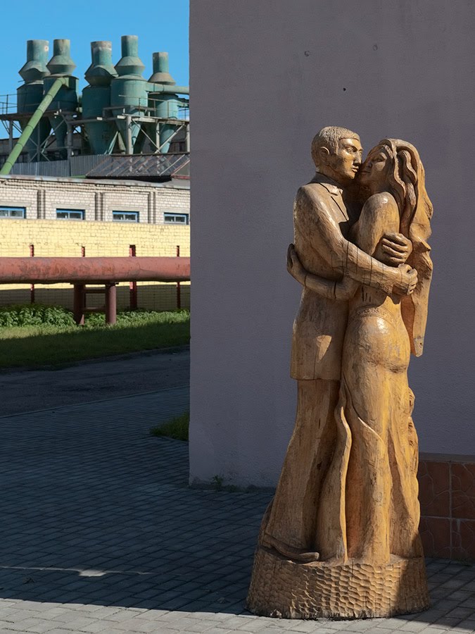 Скульптура перед ЗАГСом. :-), Мосты
