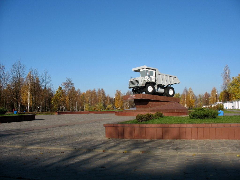 Памятник Белазу, Жодино