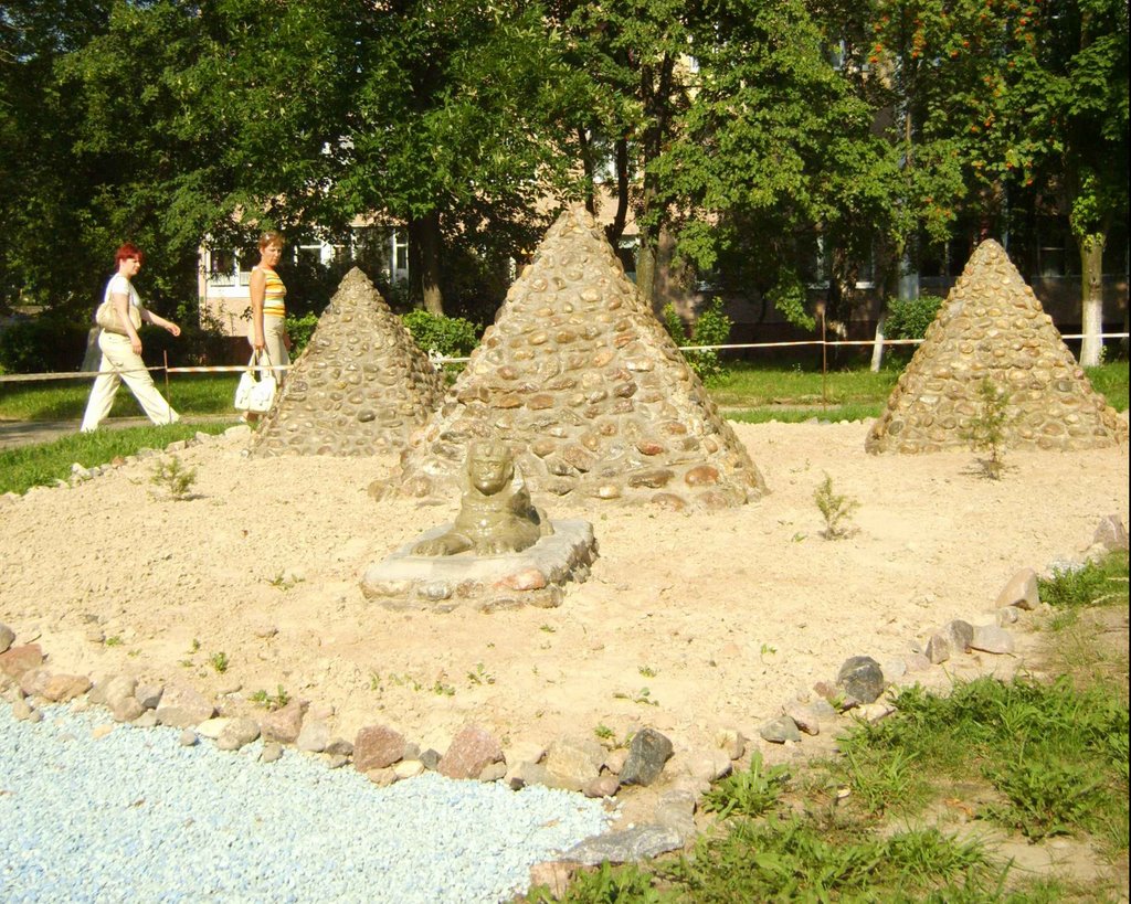 Сфинкс и пирамиды, Солигорск