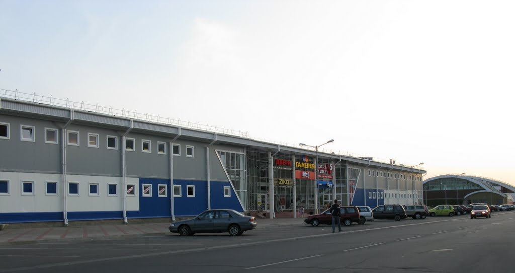 Trade center in Salihorsk in Chyhunachnaya-street_2009, Солигорск