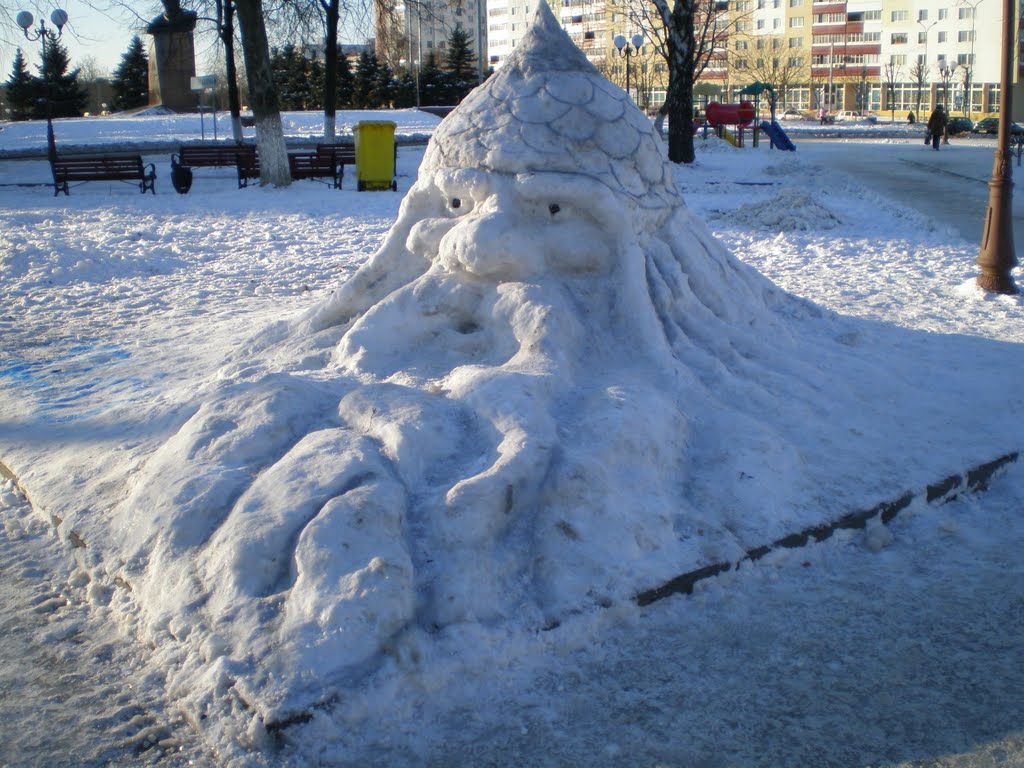 персонажи из сказки в снеге, Солигорск
