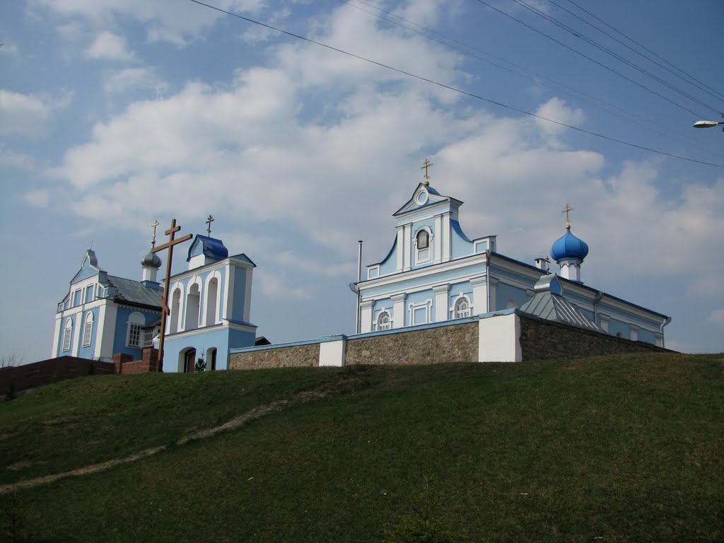 St. Hanna Church in Stoubtsy (1825), Столбцы