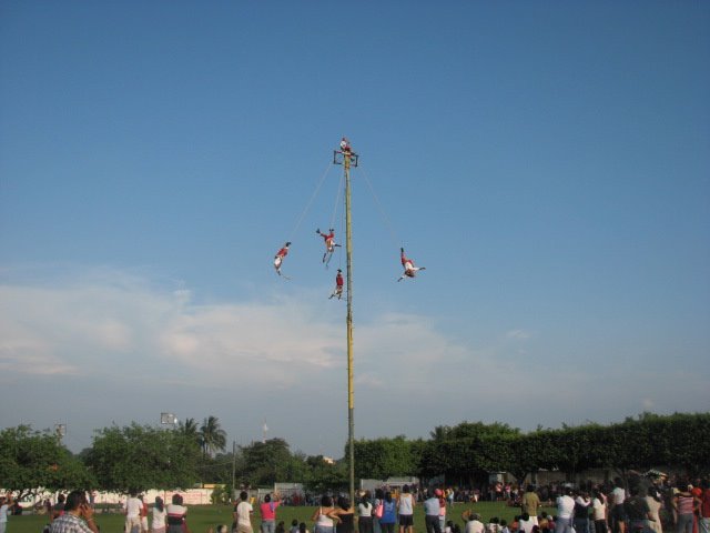 Los Voladores de Papantla en Oluta, Акаюкан