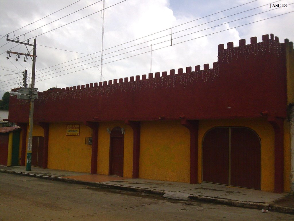 El Castillo Dorado (Salon de Fiestas), Акаюкан