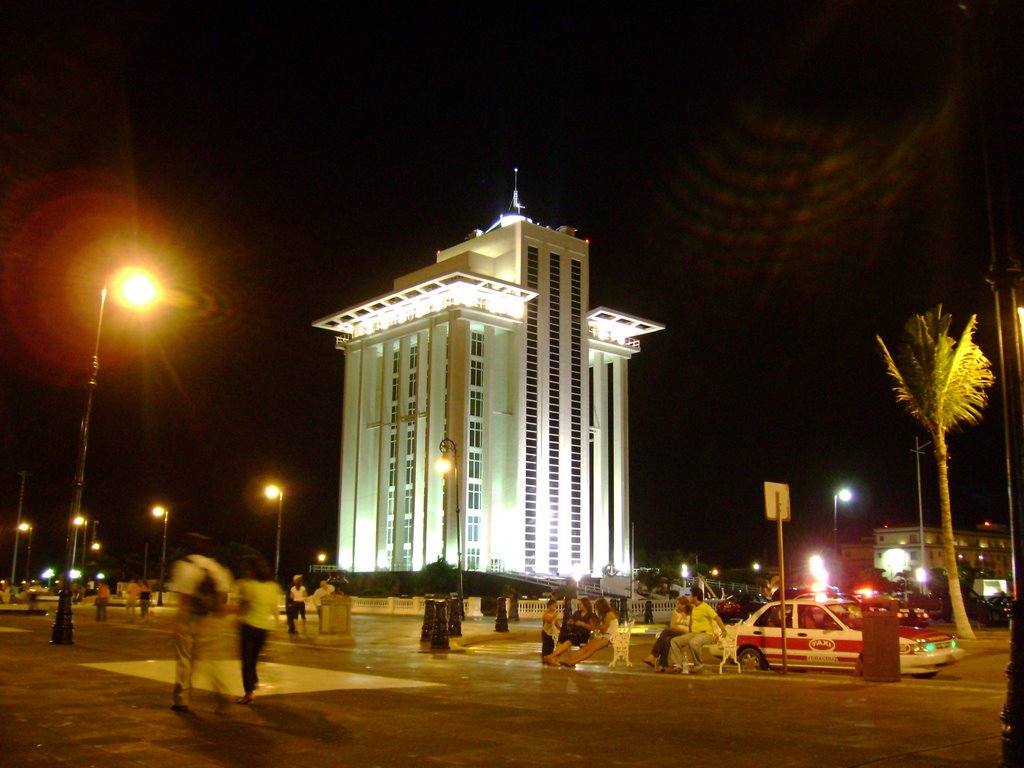 Torre Faro Nocturno, Веракрус