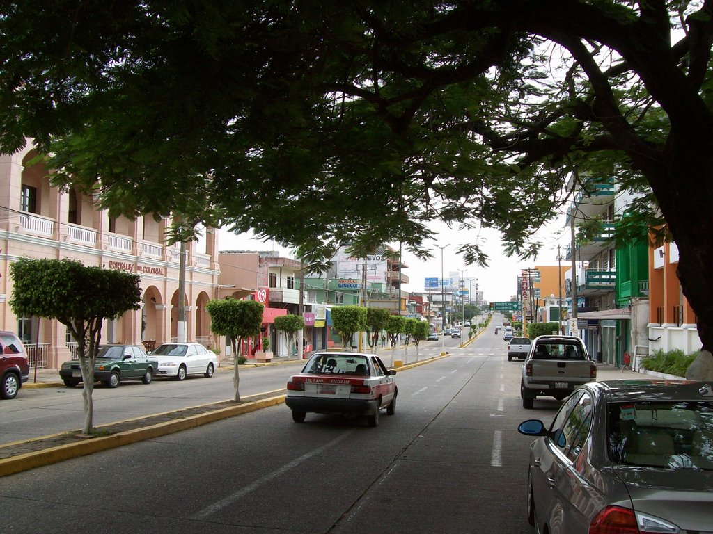 Costzacoalcos.Avenida Ignacio Zaragoza, davant l´Hotel Colonial., Коатцакоалькос