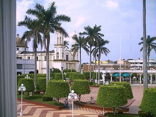 Toma desd el Palacio Mpal. del Parque Central y la Basilica Liberiana, Косамалоапан (де Карпио)