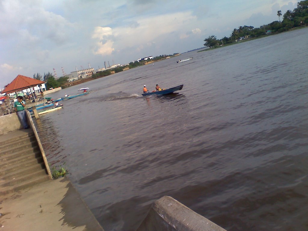 Rio Coatzacoalcos,desde el malecon de Minatitlan, Минатитлан