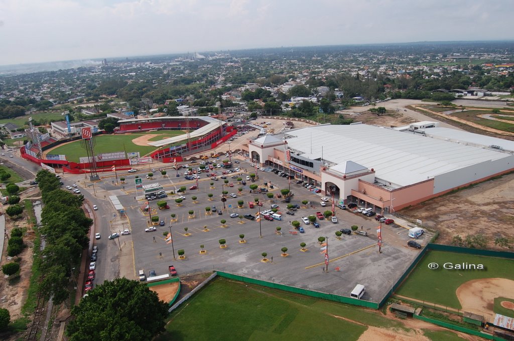 Supermarket & Stadium. Minatitlan, Минатитлан