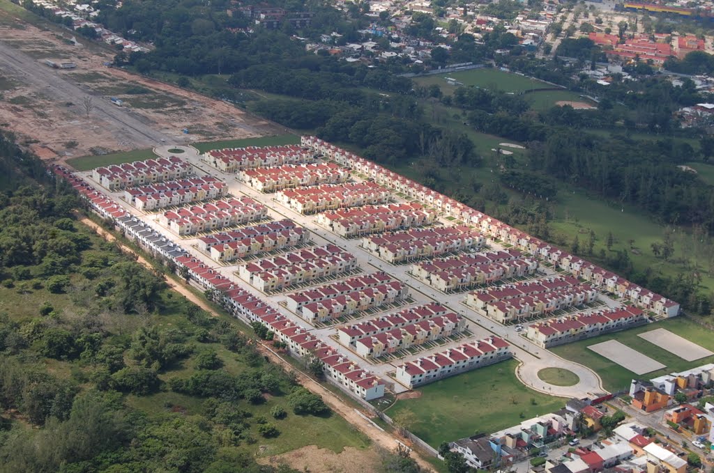 "Eduardo Soto" oilworker´s houses complex. Minatitlan, Минатитлан