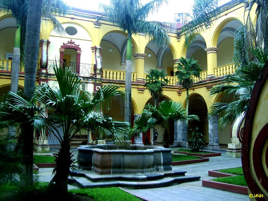 Vista del Patio central del Museo de Arte de Orizaba, Ver. México., Оризаба