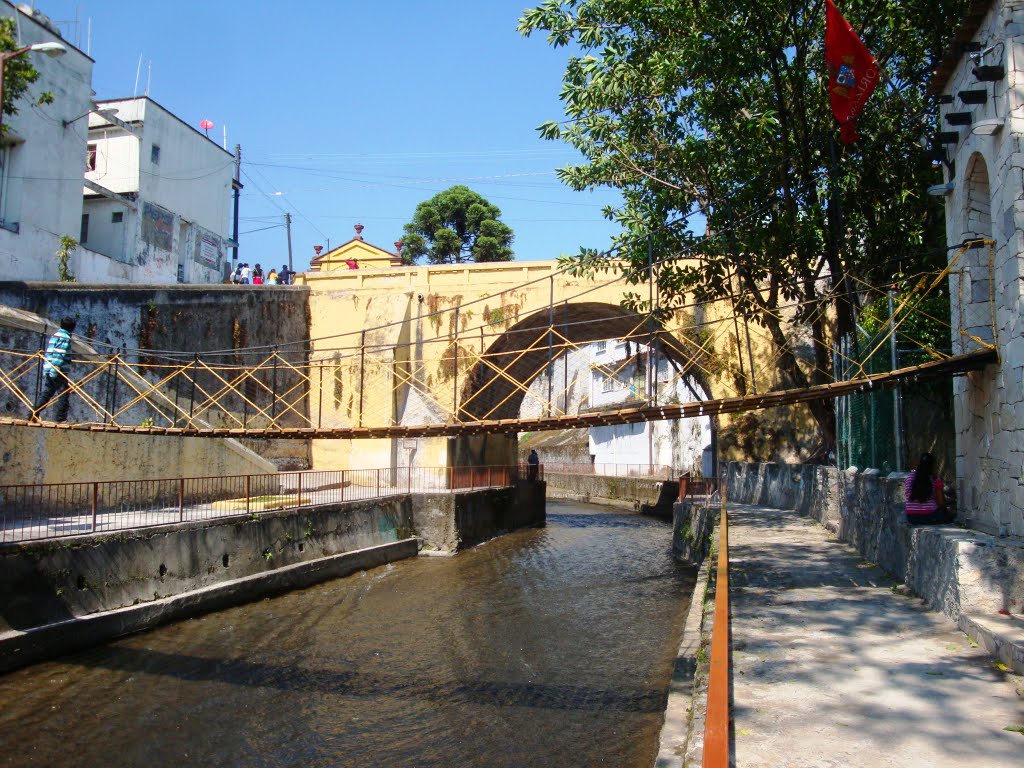 Puente colgante sobre Rio Orizaba, Оризаба