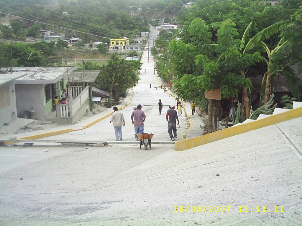 Vista de la Calle Tijia, de la colonia Unidad y Trabajo, Папантла (де Оларте)