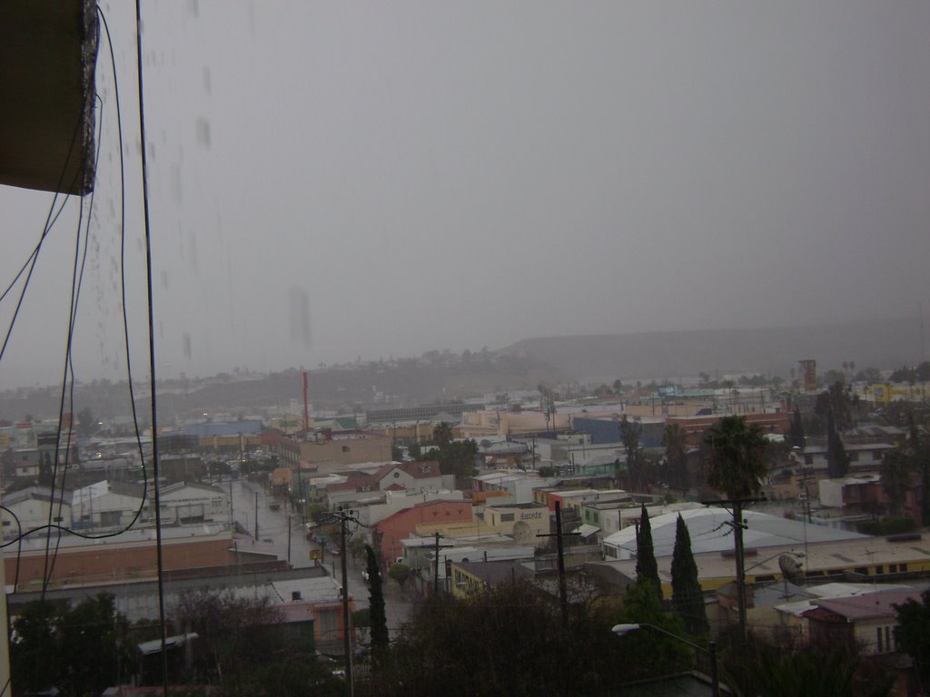 Lloviendo en Tijuana. Viendo hacia plaza carrusel, Тихуатлан
