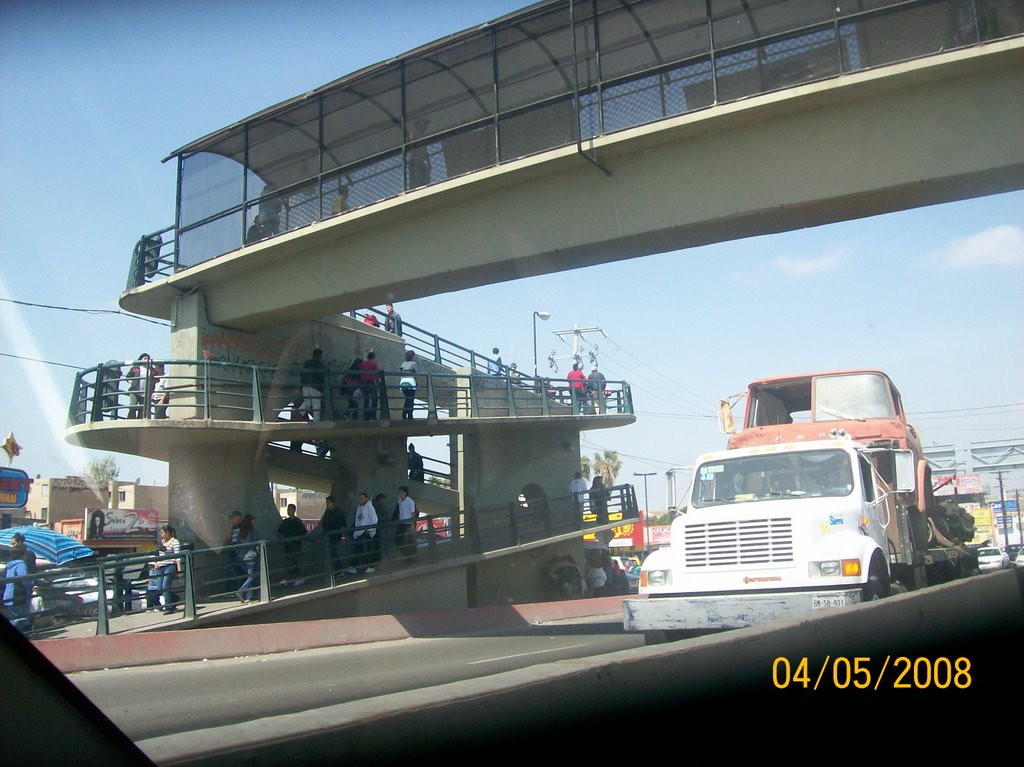 Puente peatonal "5 y 10", Тихуатлан