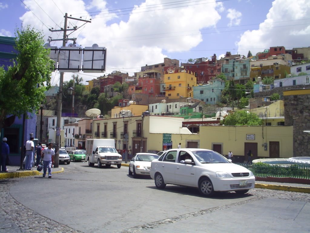 Coloridas casas en Guanajuato, Валле-де-Сантъяго