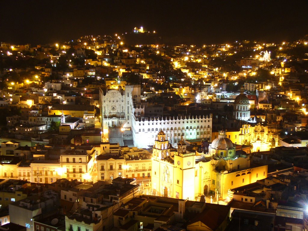 Vista Nocturna, Catedral y Universidad de Guanajuato, Валле-де-Сантъяго