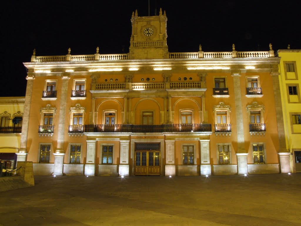 Casa Municipal León Guanajuato Nocturna, Леон (де лос Альдамас)