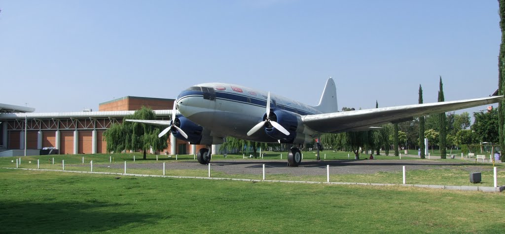 Avión Curtiss C-46 Estadounidense, Леон (де лос Альдамас)