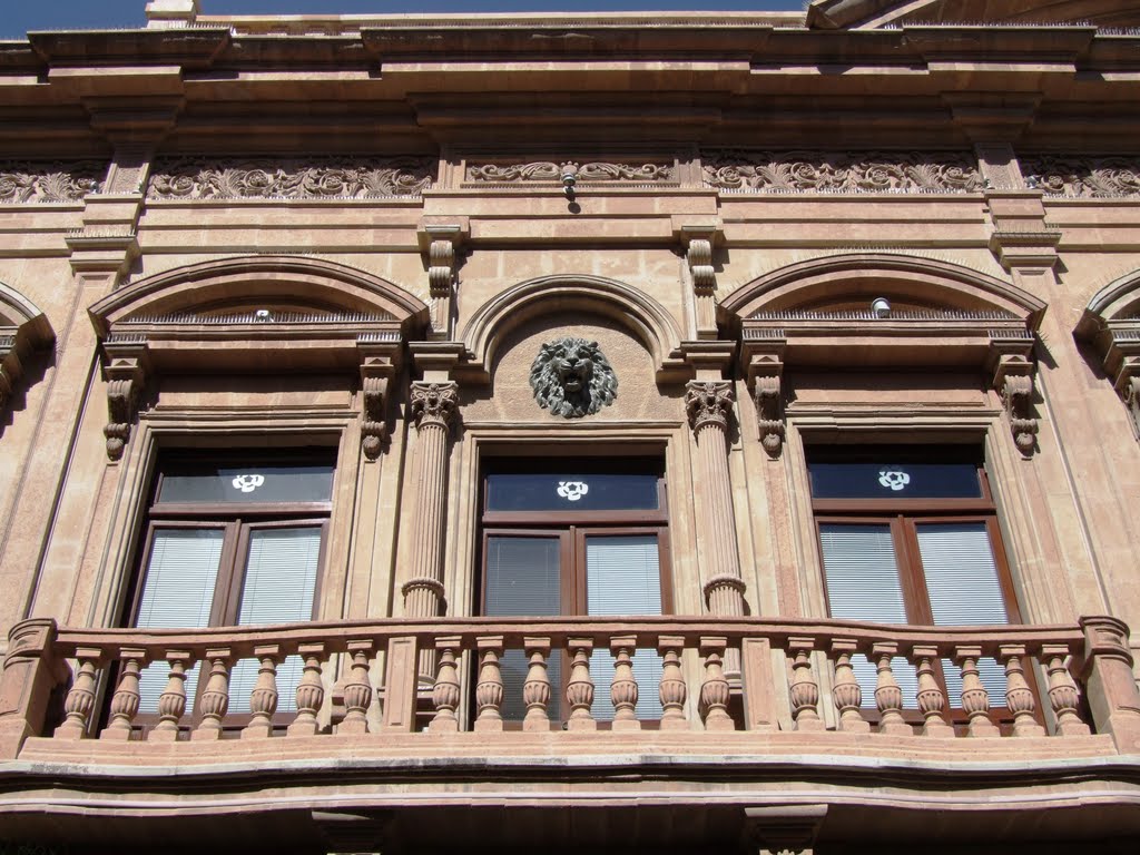 Balcones Casa Martínez y Madrazo y su León de Bronce, Леон (де лос Альдамас)