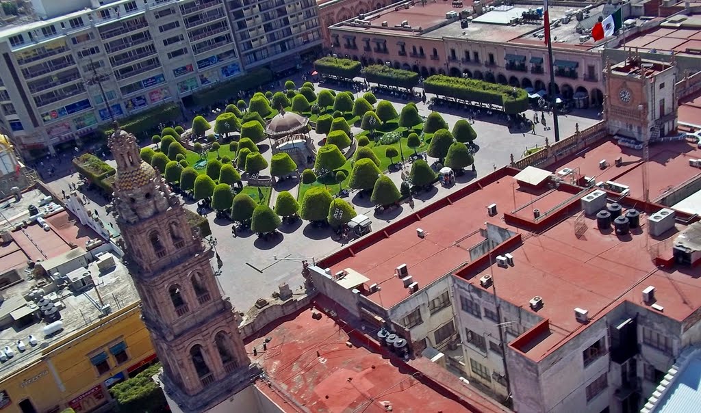 Plaza Principal, Леон (де лос Альдамас)