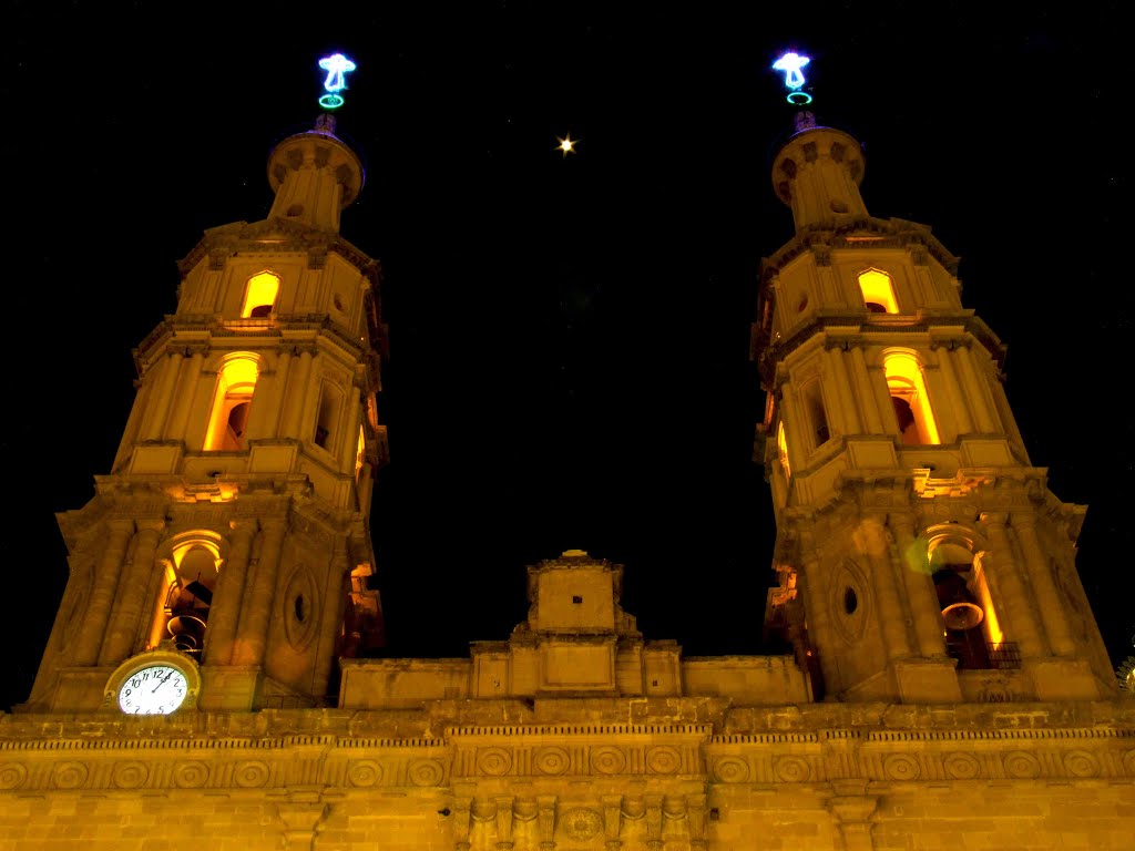 Torres Catedral Metropolitana de León por la Noche, Леон (де лос Альдамас)