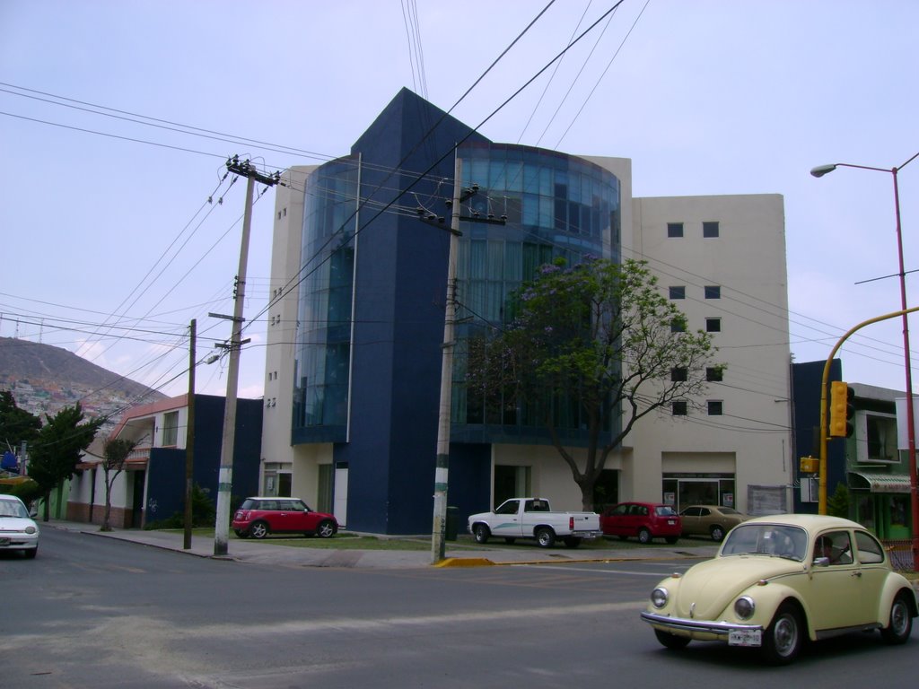 Offices building / Edificio de oficinas, Пачука (де Сото)