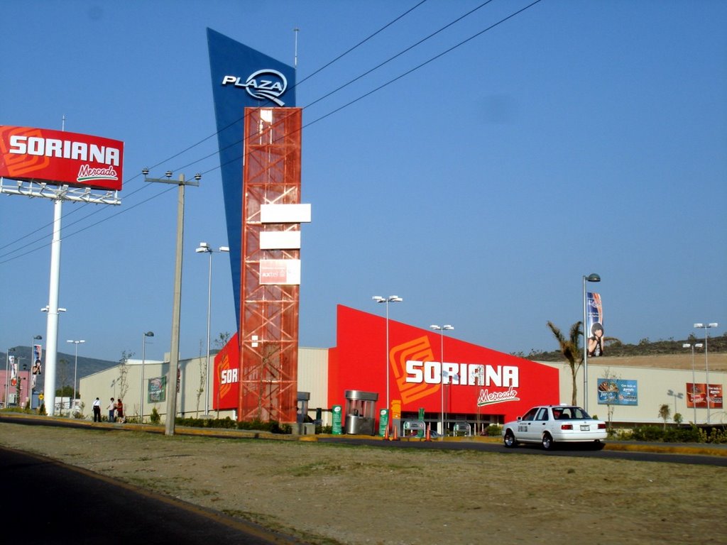 Soriana store at Q Plaza / Soriana en Plaza Q, Пачука (де Сото)