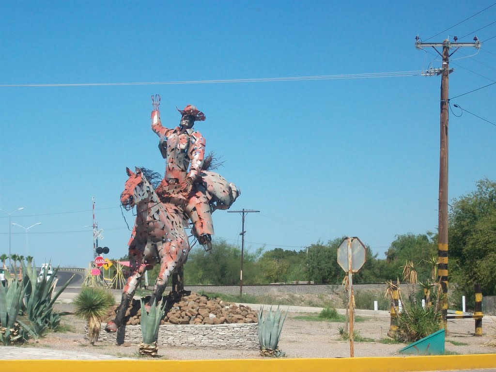 Escultura Metalica del vaquero de Sabinas, Салтилло