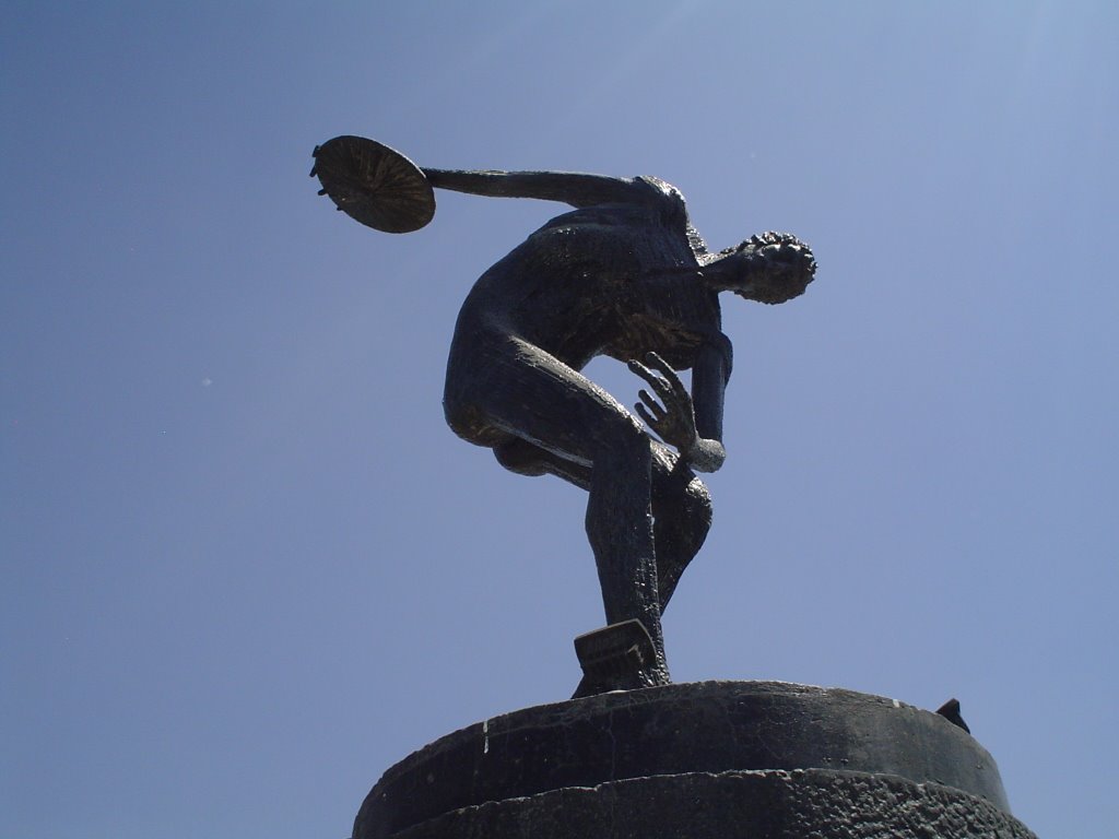 monumento lanzamiento de disco deportiva torreon, Торреон
