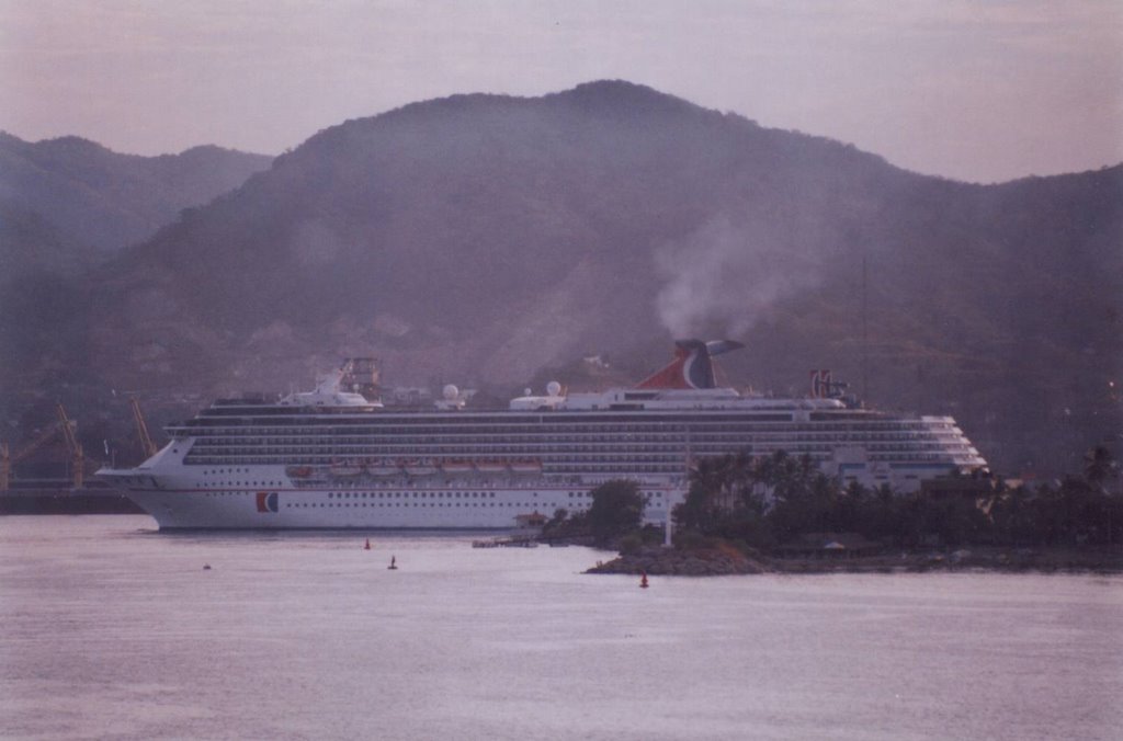Crucero llegando al puerto., Манзанилло