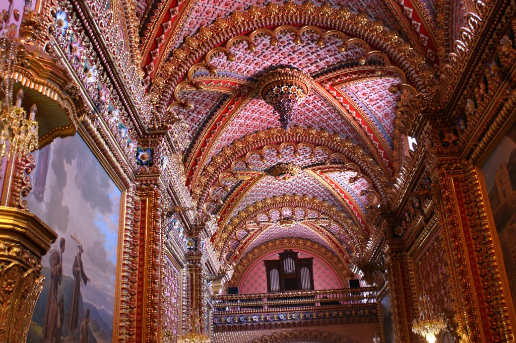 Interior Santuario de Guadalupe Morelia by Mel Figueroa, Морелиа