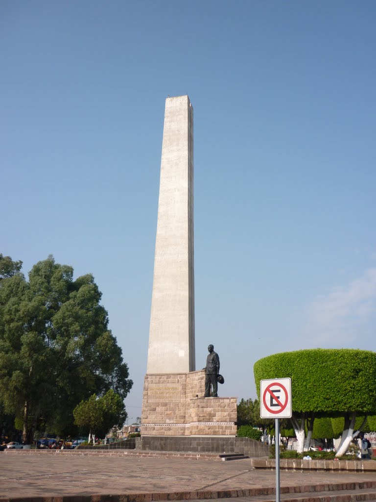 Obelisco a Lázaro Cárdenas, Морелиа