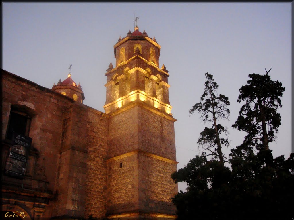Torre de la Biblioteca Pública de la Universidad Michoacana, Antiguo Templo Católico del S. XVII, Морелиа