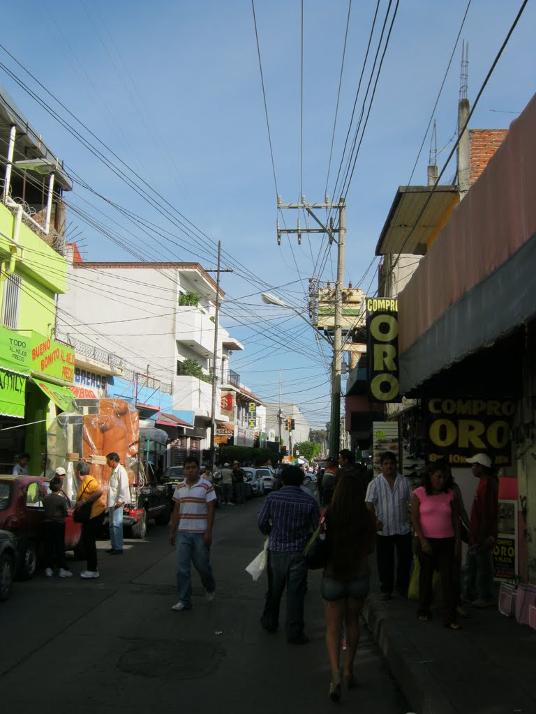 por la Avenida Miguel Ramirez en Cuautla, Куаутла-Морелос
