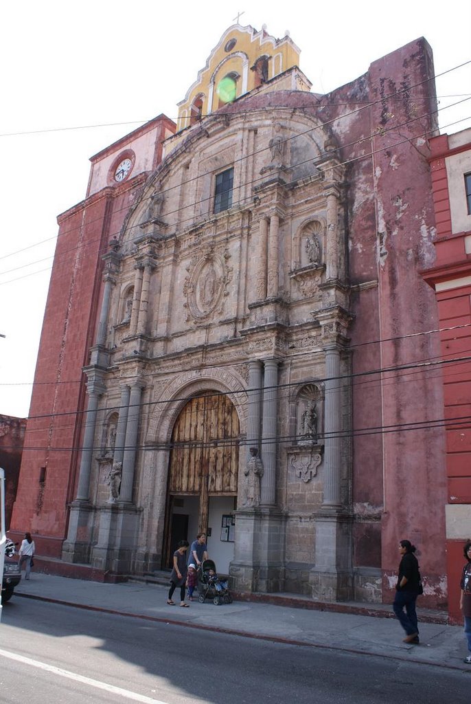 Iglesia sobre Av. Morelos, Куэрнавака